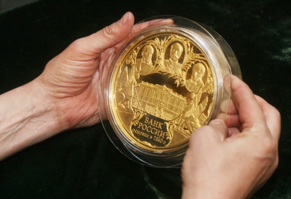 Самая большая золотая монета в России